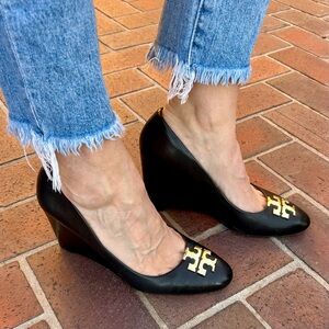 Tory Burch Black Leather Raleigh Round Toe Logo Wedge Pumps Size 9